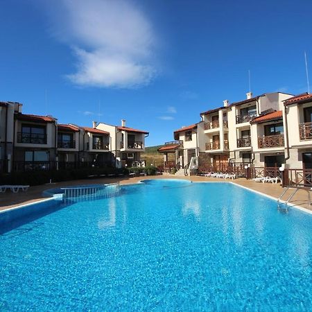 Menada Imperial Heights Villas サニービーチ エクステリア 写真