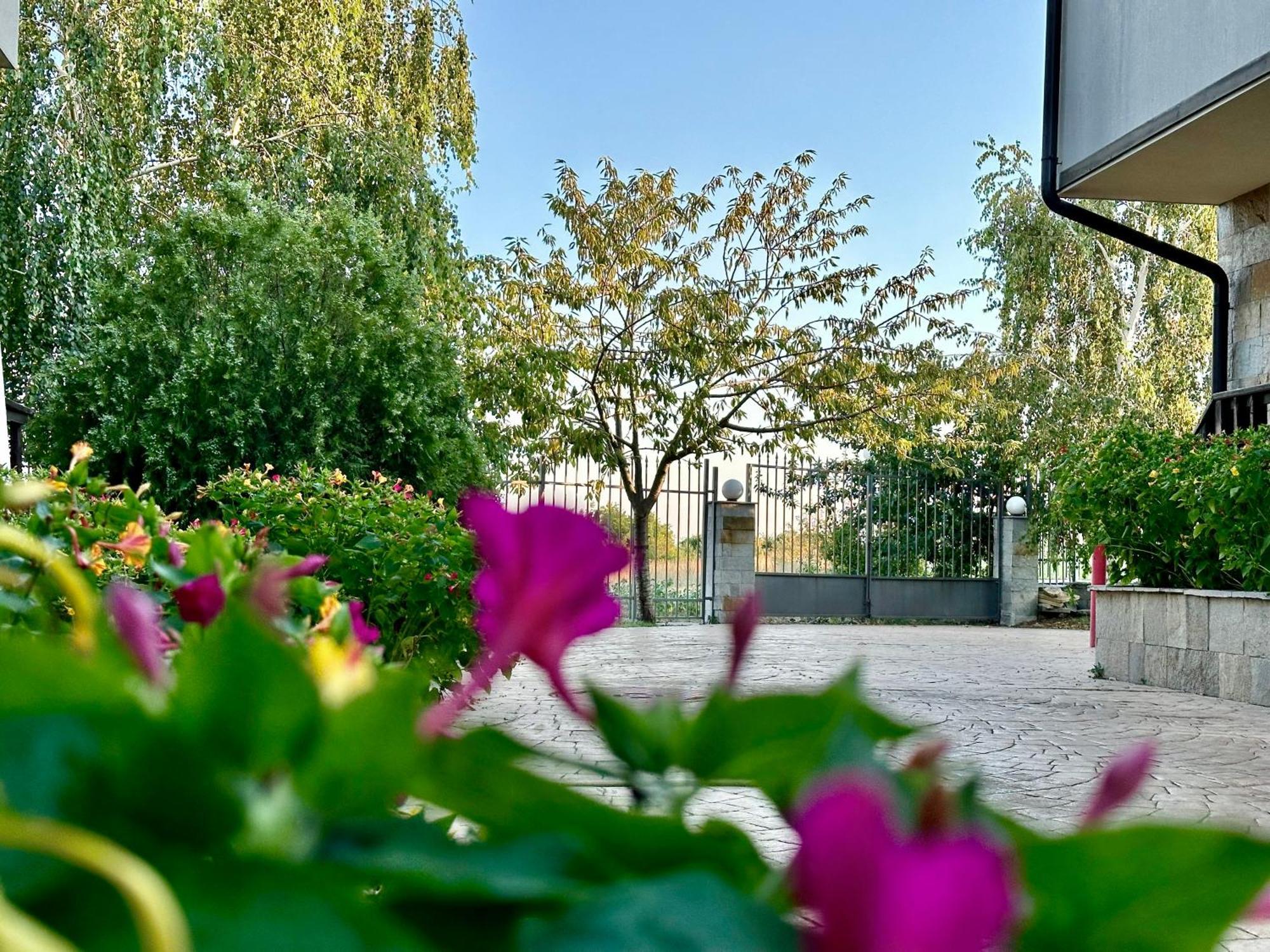 Menada Imperial Heights Villas サニービーチ エクステリア 写真