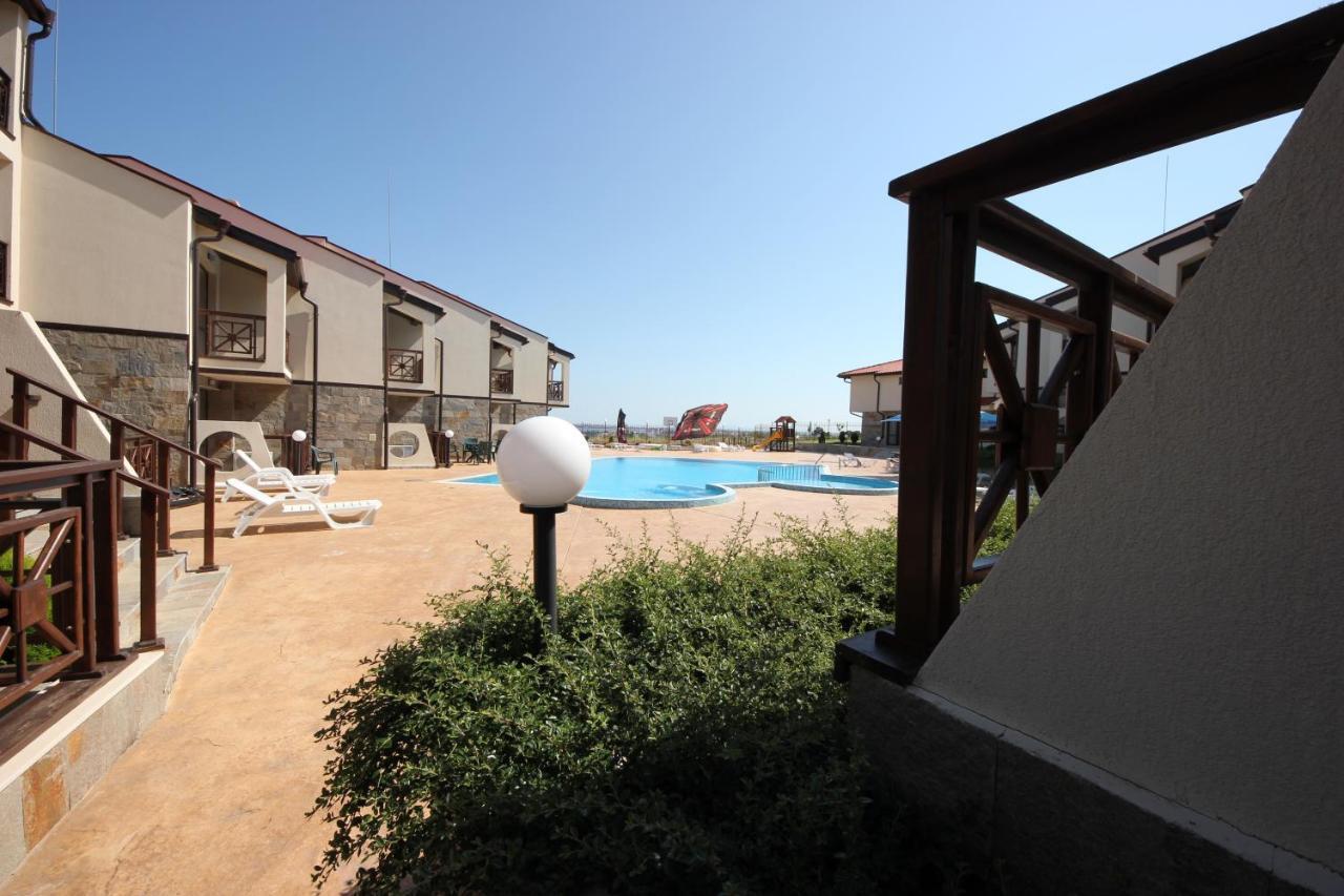 Menada Imperial Heights Villas サニービーチ エクステリア 写真